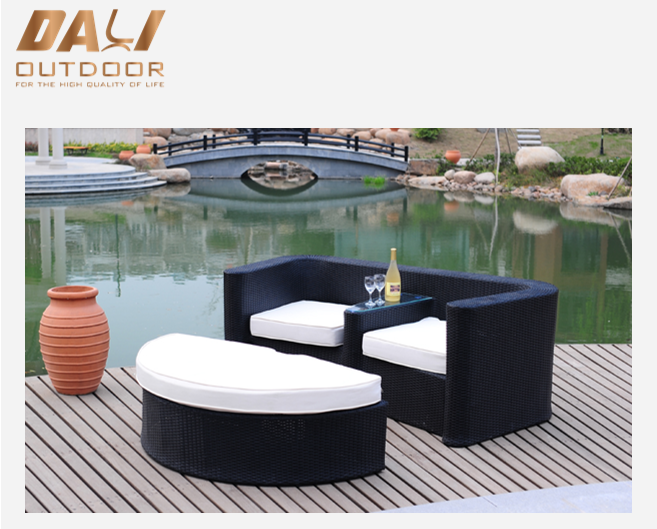 Lasmuigh PE RatánComment Wicker Patio Grá Suíochán Cathaoirleach Lounge Set le footstool
