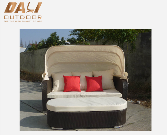 fóillíochta amuigh faoin aer pola RatánComment leaba gréine troscán patio lounge chaise bhabhta le footstool