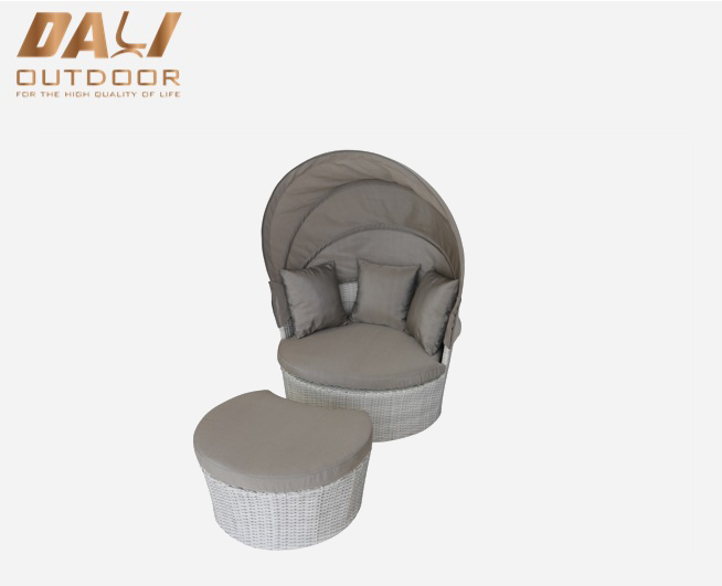 fóillíochta amuigh faoin aer pola RatánComment leaba gréine troscán patio lounge chaise bhabhta le footstool